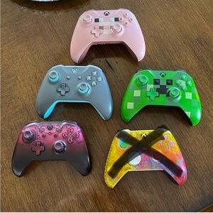 4 limited edition Microsoft Xbox 1 controllers.